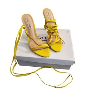 Yellow laceup round-toe Sandals, Silver hardware - Steve Madden Size 9